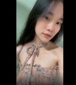 Teen vú mới lớn cố tình lộ clip sex để nổi tiếng